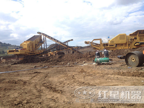 新型車(chē)載移動(dòng)式碎石機(jī)處理建筑垃圾現(xiàn)場(chǎng)
