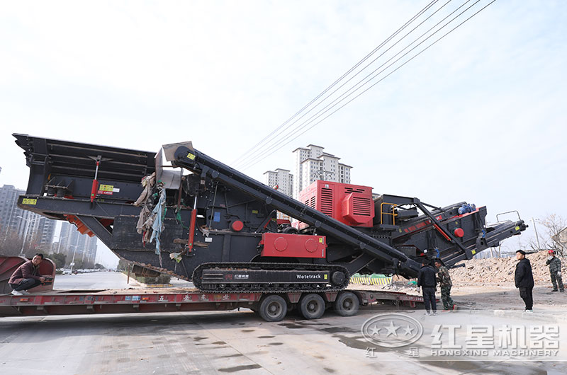 建筑廢料粉碎機直接開到客戶現(xiàn)場