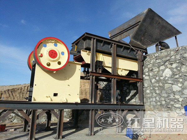 石頭顎式破碎機(jī)現(xiàn)場圖