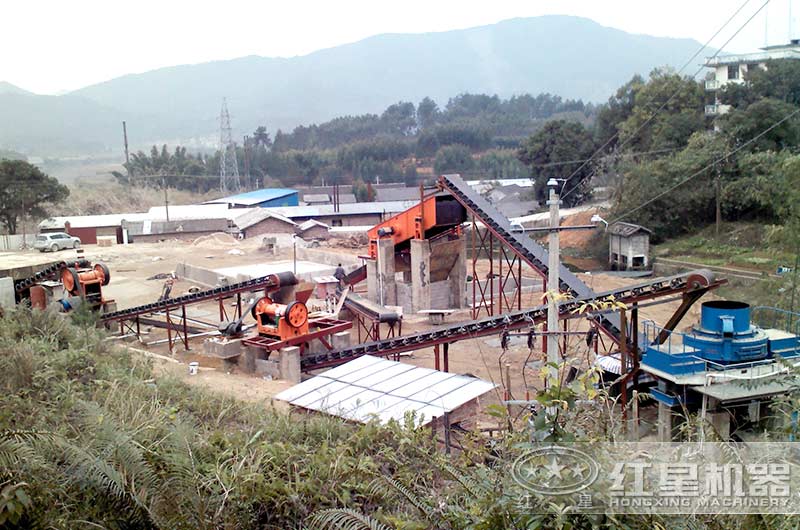 新型環(huán)保制砂機(jī)作業(yè)現(xiàn)場