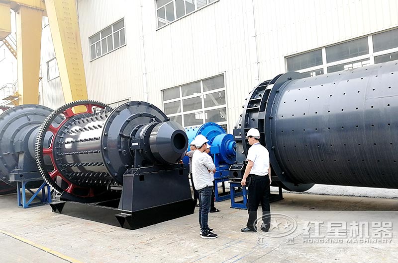 客戶來紅星機器球磨機廠區(qū)參觀