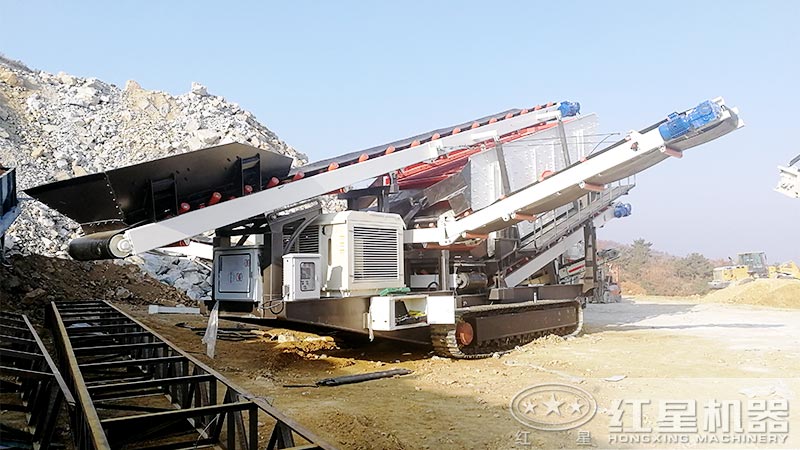 移動(dòng)汽車(chē)載式打石子機(jī)作業(yè)現(xiàn)場(chǎng)